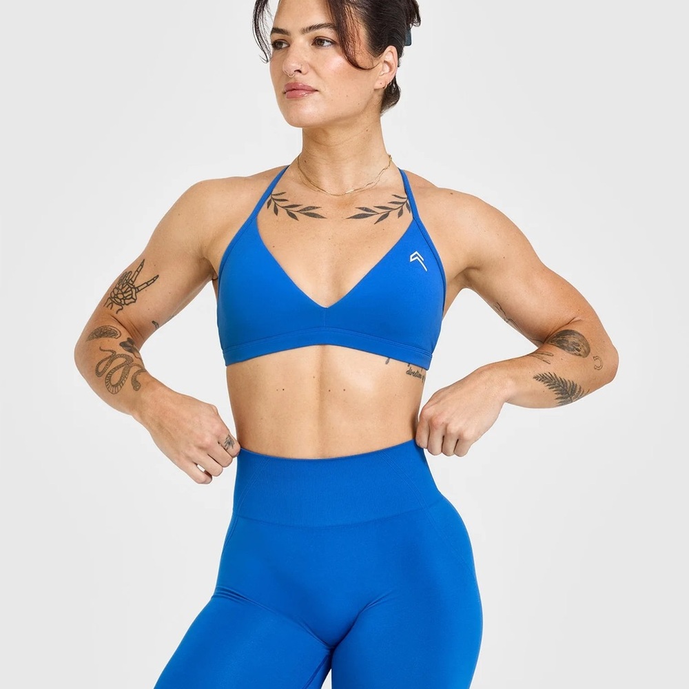 Oner Active EASYLIFT™ ULTRA MINIMAL V NECK BRALETTE in oasis blue size medium
